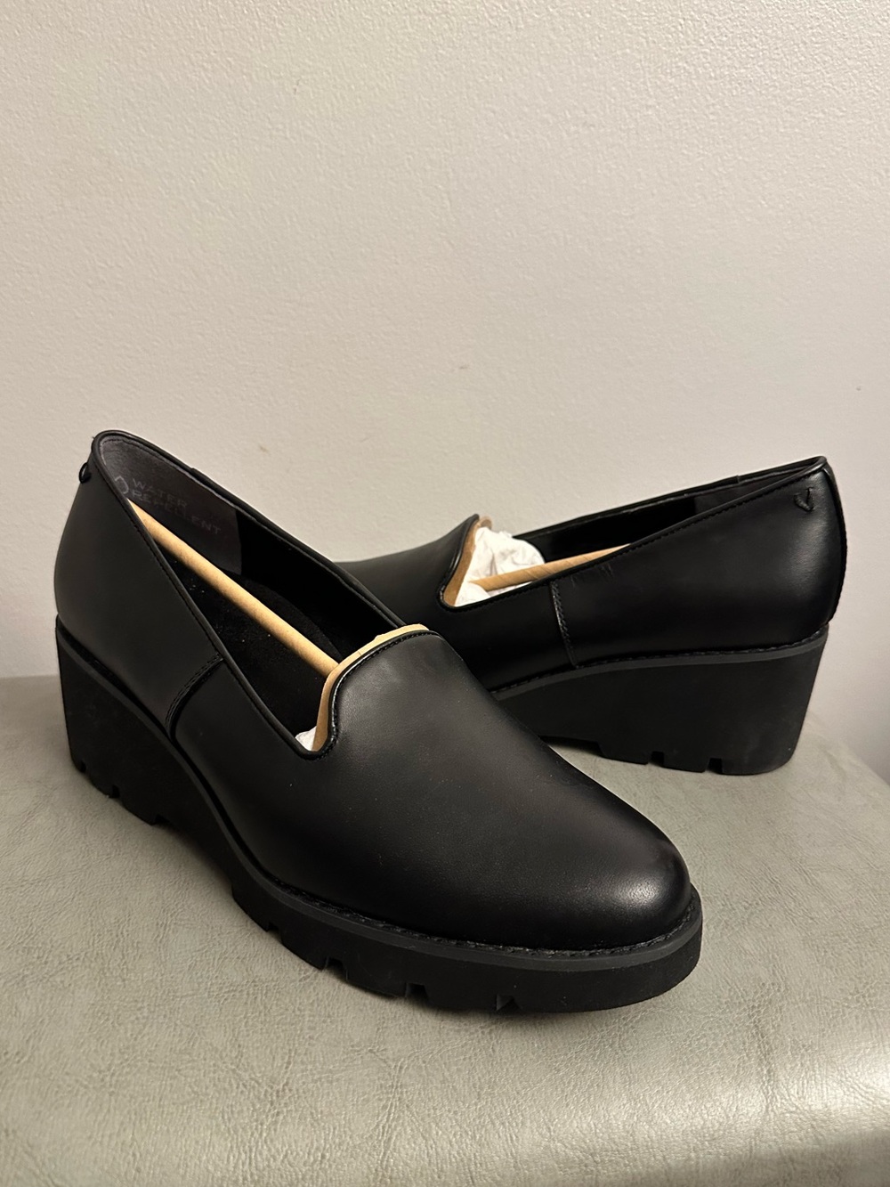 Vionic Willa Black Leather Wedge Loafers NEW 9